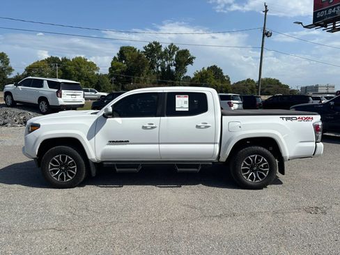 Used 2021 Toyota Tacoma TRD Sport w/ Technology Package AWD/4WD image 2