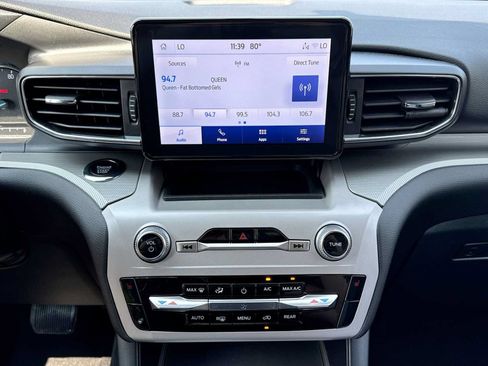 Used 2023 Ford Explorer XLT w/ Equipment Group 202A AWD/4WD image 27