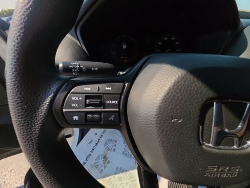 Used 2025 Honda HR-V LX image 17