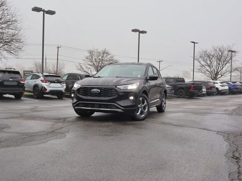 Used 2023 Ford Escape ST-Line Select w/ Tech Pack #1 AWD/4WD image 2