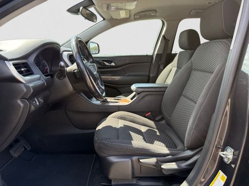 Used 2017 GMC Acadia SLE FWD image 16