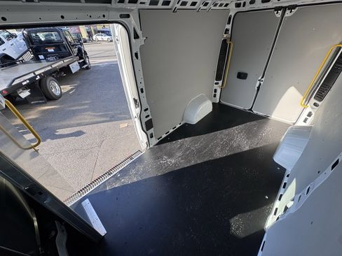 Used 2025 RAM ProMaster 2500 w/ Convenience Group image 13