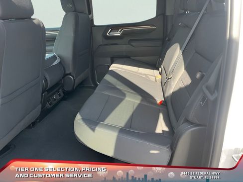 New 2025 GMC Sierra 1500 Elevation image 12