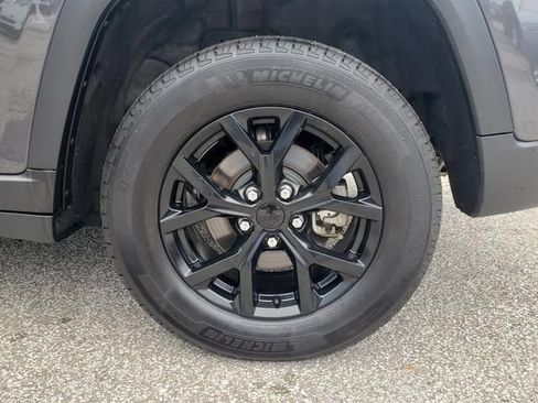 Used 2024 Jeep Grand Cherokee Altitude AWD/4WD image 33