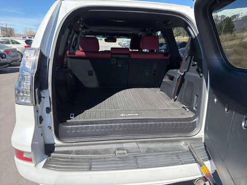 Used 2022 Lexus GX 460 Premium w/ Premium Package image 28