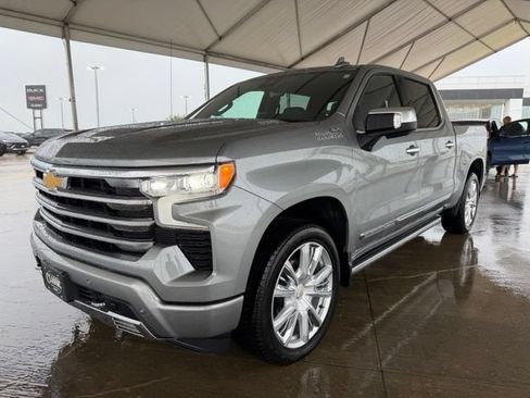 Used 2025 Chevrolet Silverado 1500 High Country AWD/4WD image 9