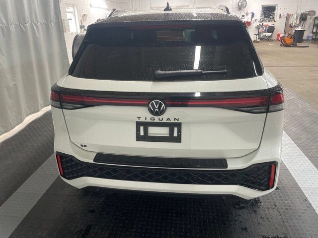 Certified 2026 Volkswagen Tiguan SE R-Line FWD image 7