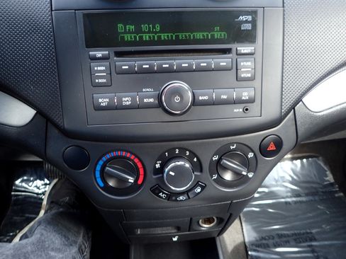 Used 2010 Chevrolet Aveo LT image 16