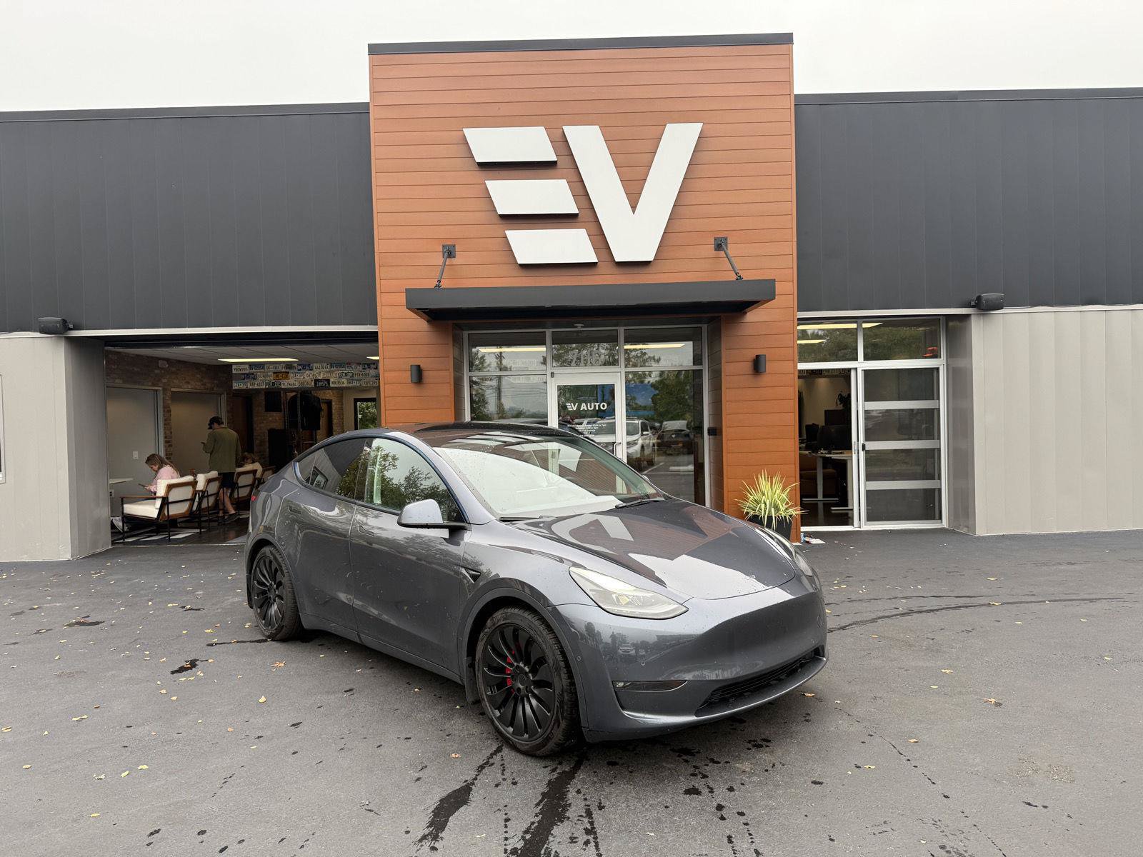 Used 2022 Tesla Model Y Performance AWD/4WD image 1