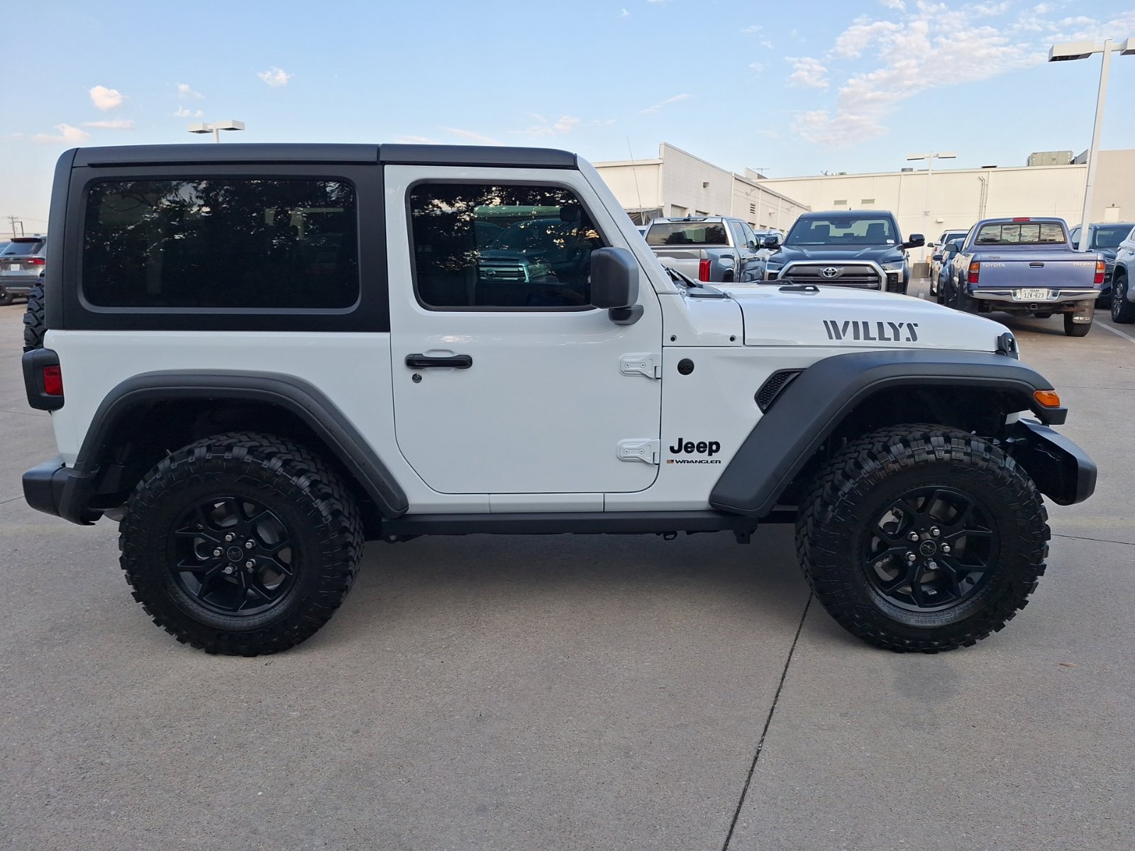 Used 2025 Jeep Wrangler Sport AWD/4WD image 7
