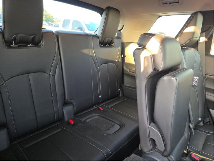 Used 2023 INFINITI QX60 Sensory w/ Cargo Package FWD image 17