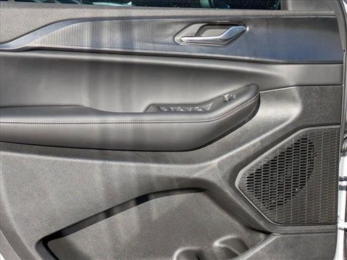 New 2025 Jeep Grand Cherokee L Laredo image 16