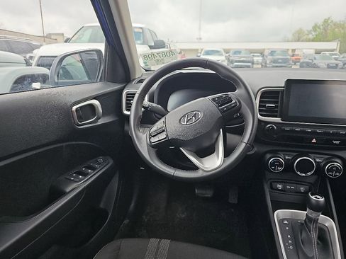 Used 2025 Hyundai Venue SEL FWD image 9