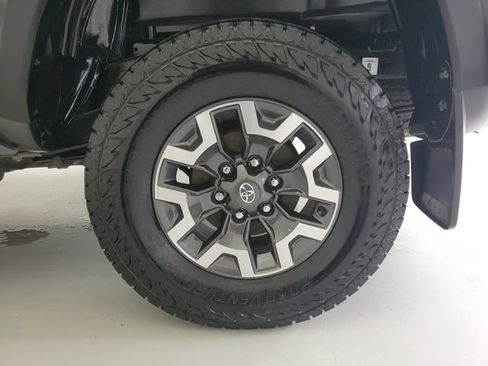 Used 2021 Toyota Tacoma TRD Off-Road AWD/4WD image 11