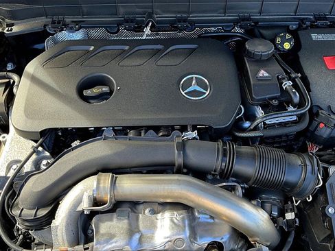 Used 2025 Mercedes-Benz GLB 250 4MATIC image 34