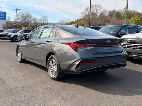 New 2026 Hyundai Elantra SE image 6