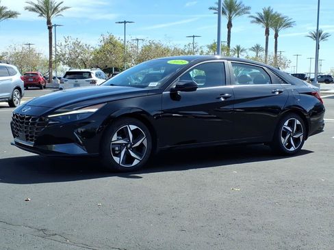Used 2023 Hyundai Elantra Limited image 3