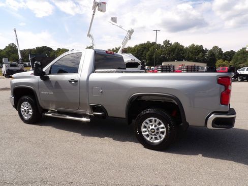 Used 2025 Chevrolet Silverado 2500 W/T image 4