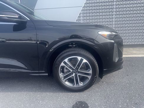 Used 2025 Audi Q5 Premium w/ 19" Wheel Package image 4