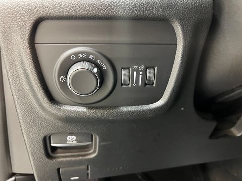 Used 2024 Jeep Grand Cherokee L Altitude AWD/4WD image 18