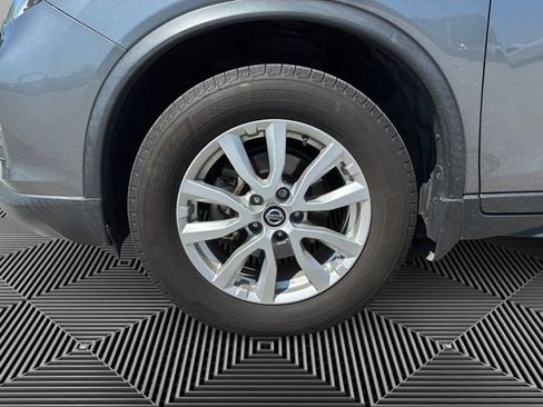 Used 2018 Nissan Rogue SV w/ Premium Package AWD/4WD image 9