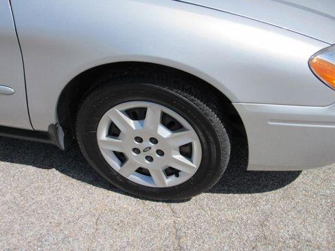 Used 2004 Ford Taurus SE image 28