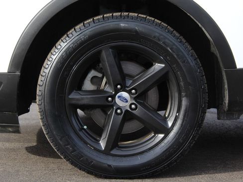 Used 2019 Ford Explorer 4WD w/ Class III Trailer Tow Package image 21