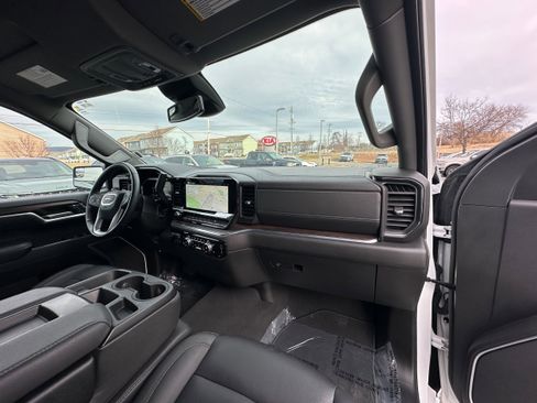 Used 2025 GMC Sierra 1500 SLT image 24