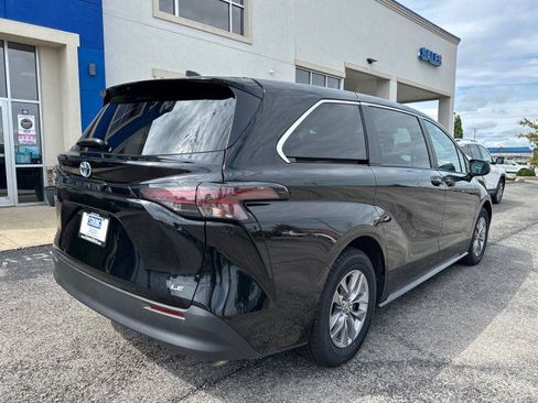 Used 2025 Toyota Sienna LE FWD image 15