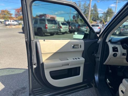 Used 2013 Ford Flex SE image 11