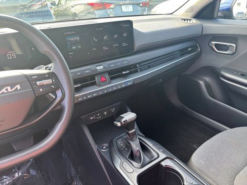 Used 2025 Kia K4 FWD image 17