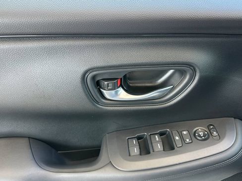 Certified 2024 Honda HR-V LX image 11