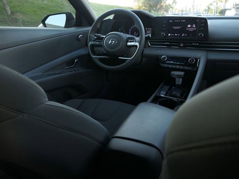 Used 2023 Hyundai Elantra Blue image 23