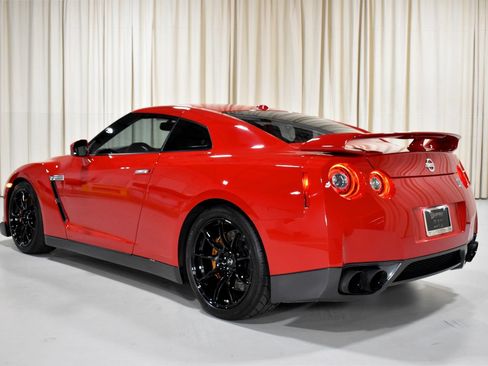 Used 2009 Nissan GT-R Premium AWD/4WD image 8