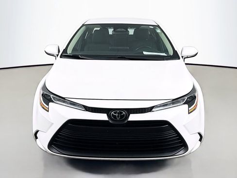 Used 2024 Toyota Corolla LE image 2