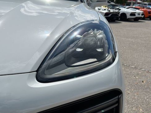 Used 2020 Porsche Cayenne Turbo image 12