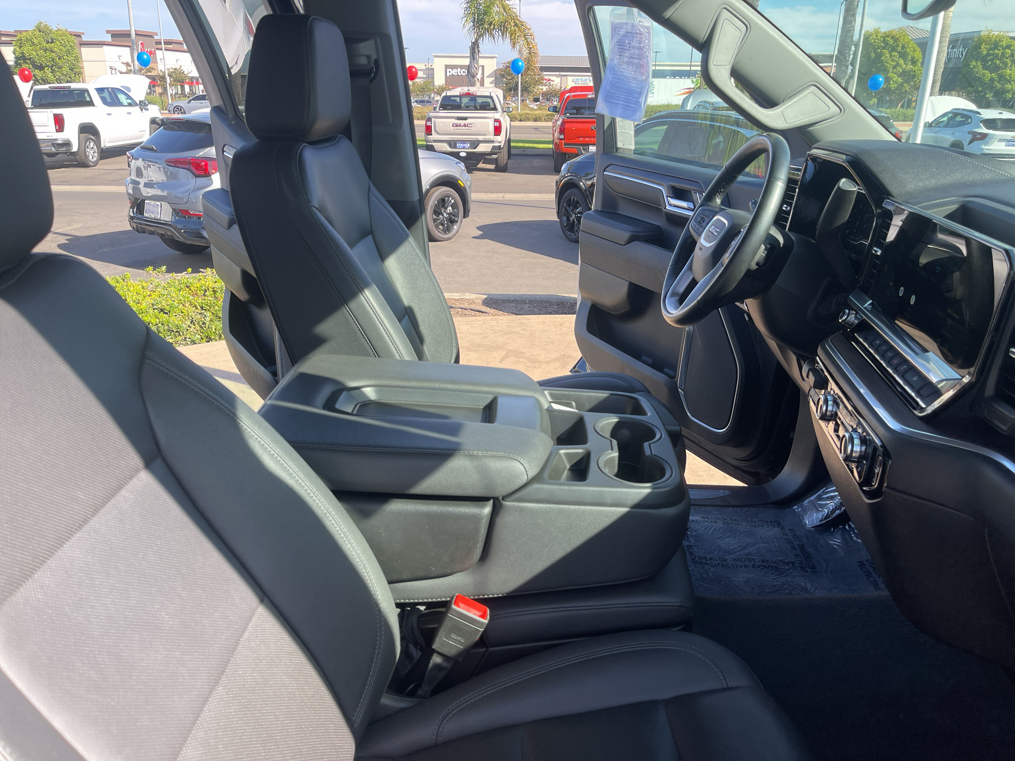 Used 2025 GMC Sierra 1500 SLT AWD/4WD image 6