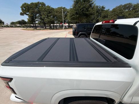 Used 2025 Nissan Frontier SV AWD/4WD image 21