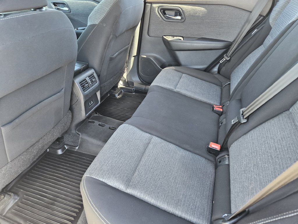 Used 2022 Nissan Rogue SV FWD image 19