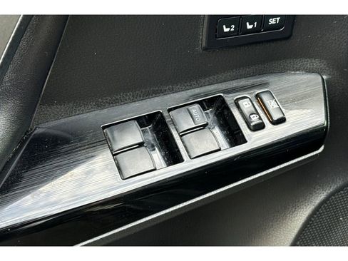 Used 2016 Toyota RAV4 Limited image 12