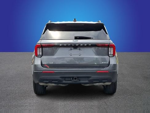 Used 2025 Ford Explorer Active AWD/4WD image 5