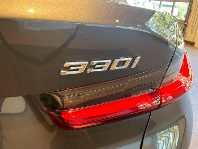 Used 2019 BMW 330i xDrive Sedan AWD/4WD image 18