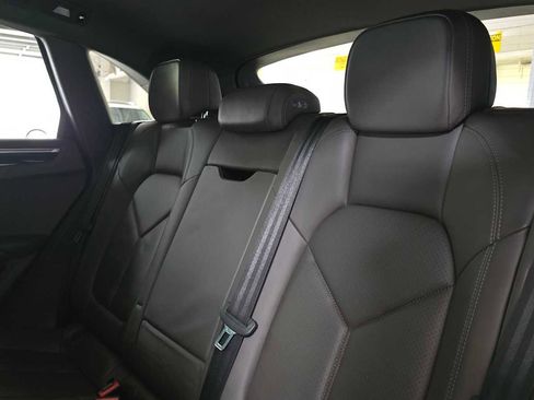 Used 2018 Porsche Macan image 17