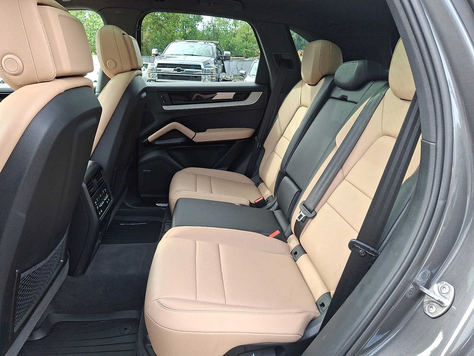 Used 2025 Porsche Cayenne E-Hybrid AWD/4WD image 8