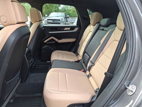 Used 2025 Porsche Cayenne E-Hybrid AWD/4WD image 8