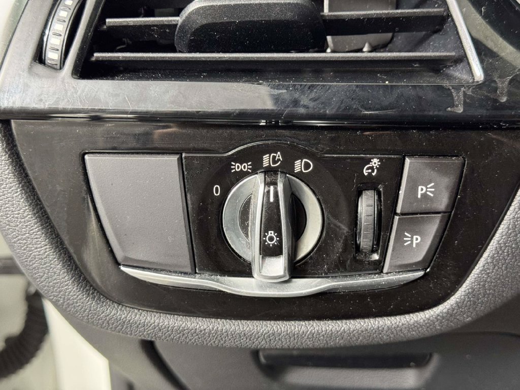 Used 2019 BMW 530i xDrive AWD/4WD image 18