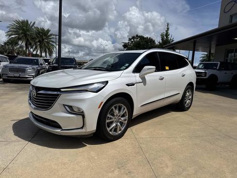 Used 2023 Buick Enclave Essence w/ Experience Buick Package FWD image 5