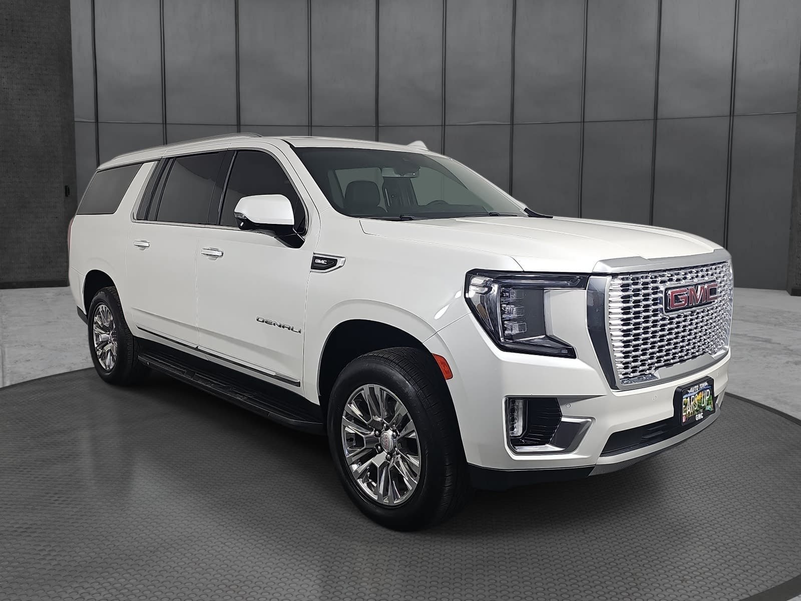 Used 2022 GMC Yukon XL Denali w/ Max Trailering Package AWD/4WD image 3