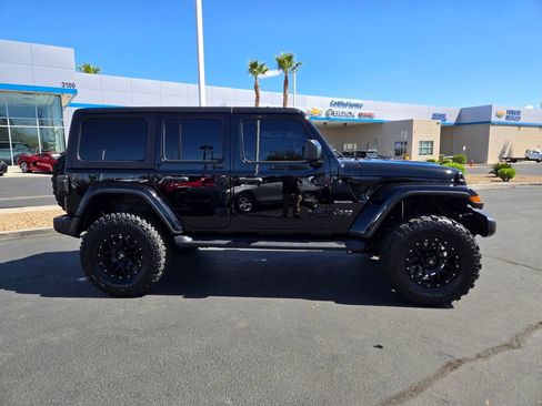 Used 2023 Jeep Wrangler Unlimited Sahara AWD/4WD image 7