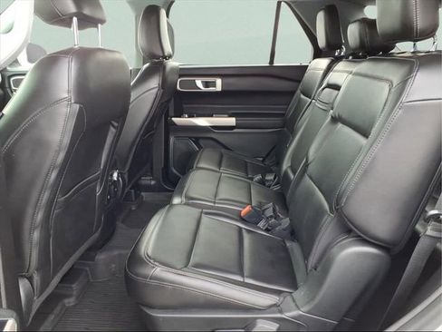 Used 2022 Ford Explorer XLT w/ Equipment Group 202A image 7